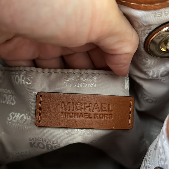 Micheal Kors red bag - Picture 7 of 8